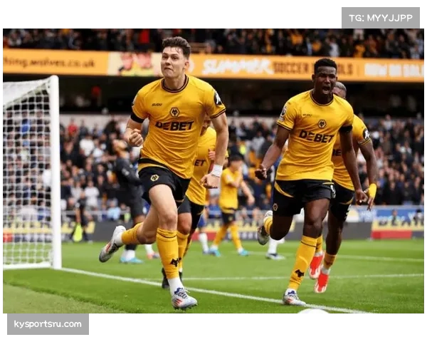 埃弗顿边路防守漏洞，达洛特远射考验皮克福德扑救能力